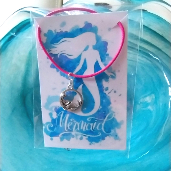 New in Package Mermaid Necklace - Picture 2 of 7